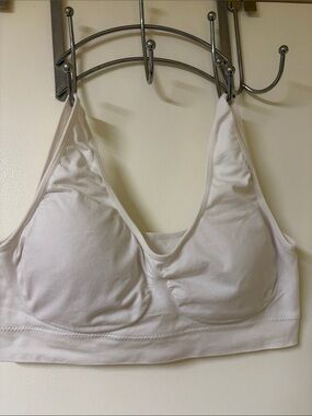 Lightweight White Seamless Bralette - Soft Everyday Support